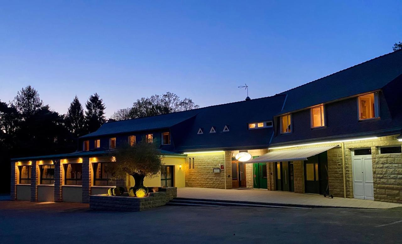 Hotel Roc Land Les Portes du Coglais 外观 照片