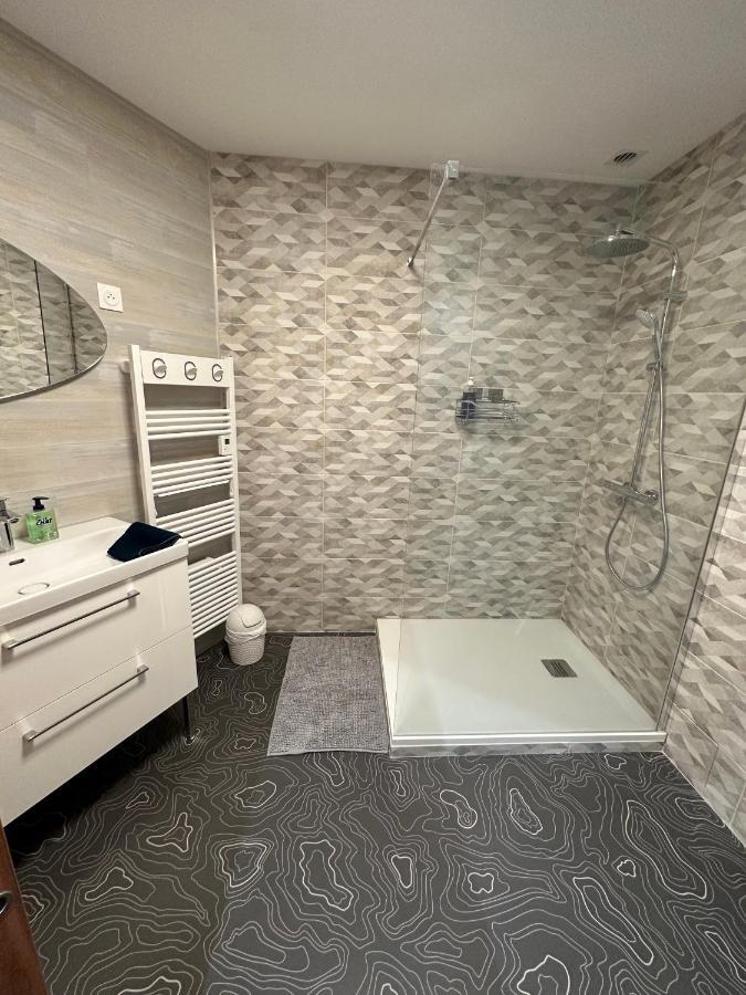 Hotel Roc Land Les Portes du Coglais 外观 照片