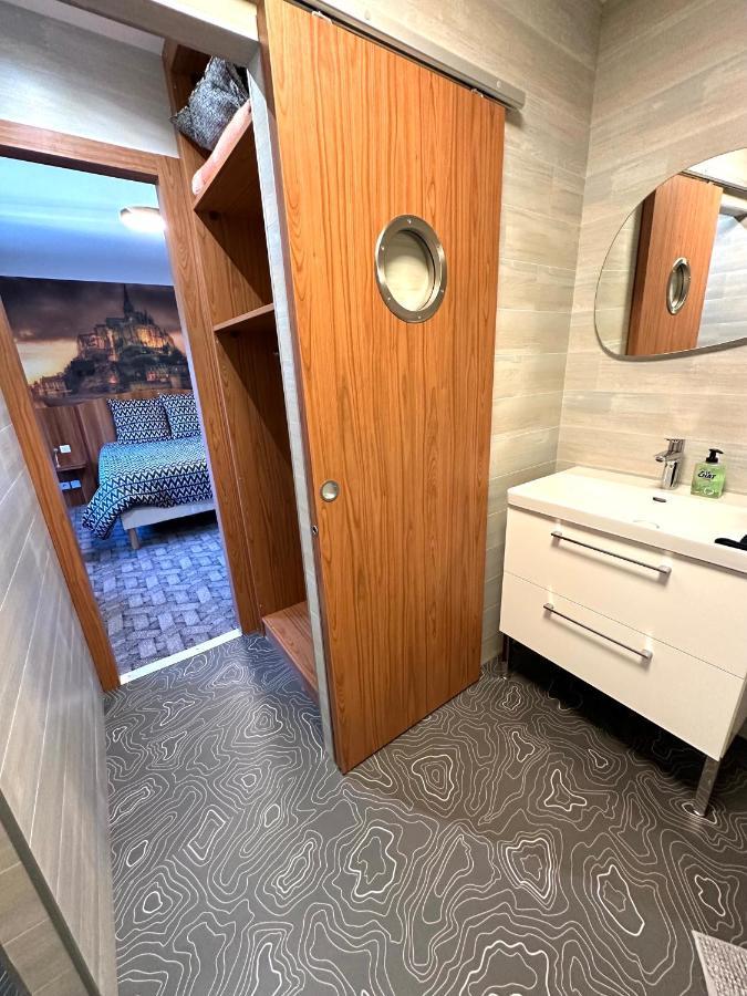 Hotel Roc Land Les Portes du Coglais 外观 照片