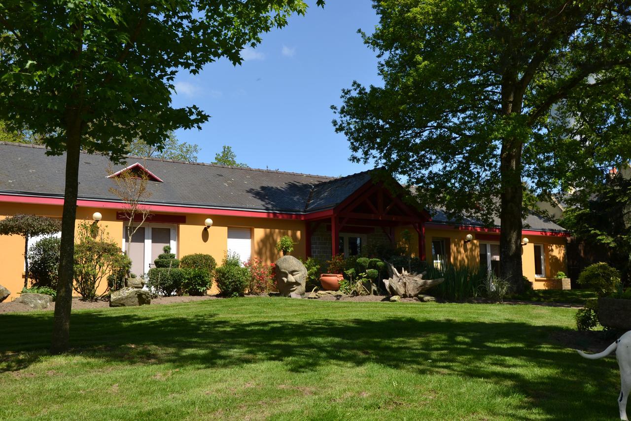 Hotel Roc Land Les Portes du Coglais 外观 照片