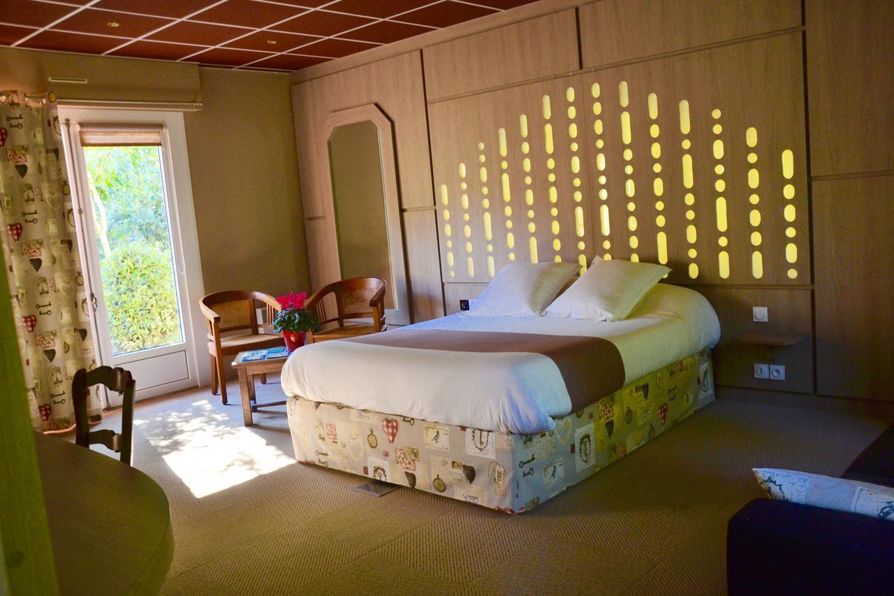 Hotel Roc Land Les Portes du Coglais 外观 照片